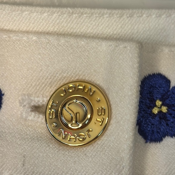 St. John sport by Marie gray White Pants with Navy Floral Design - Picture 4 of 11